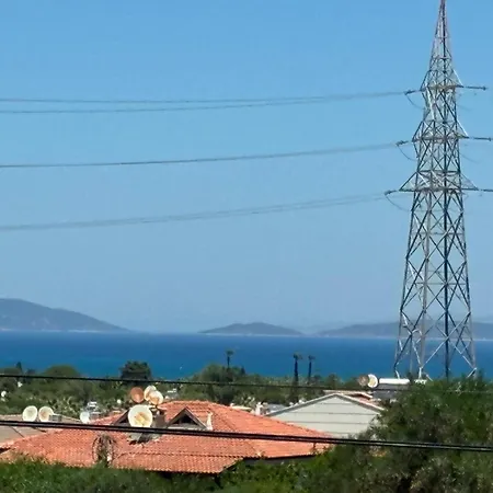 Alacati Pool And Garden Villa *