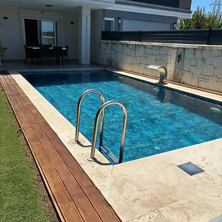 Alacati Pool And Garden Çeşme